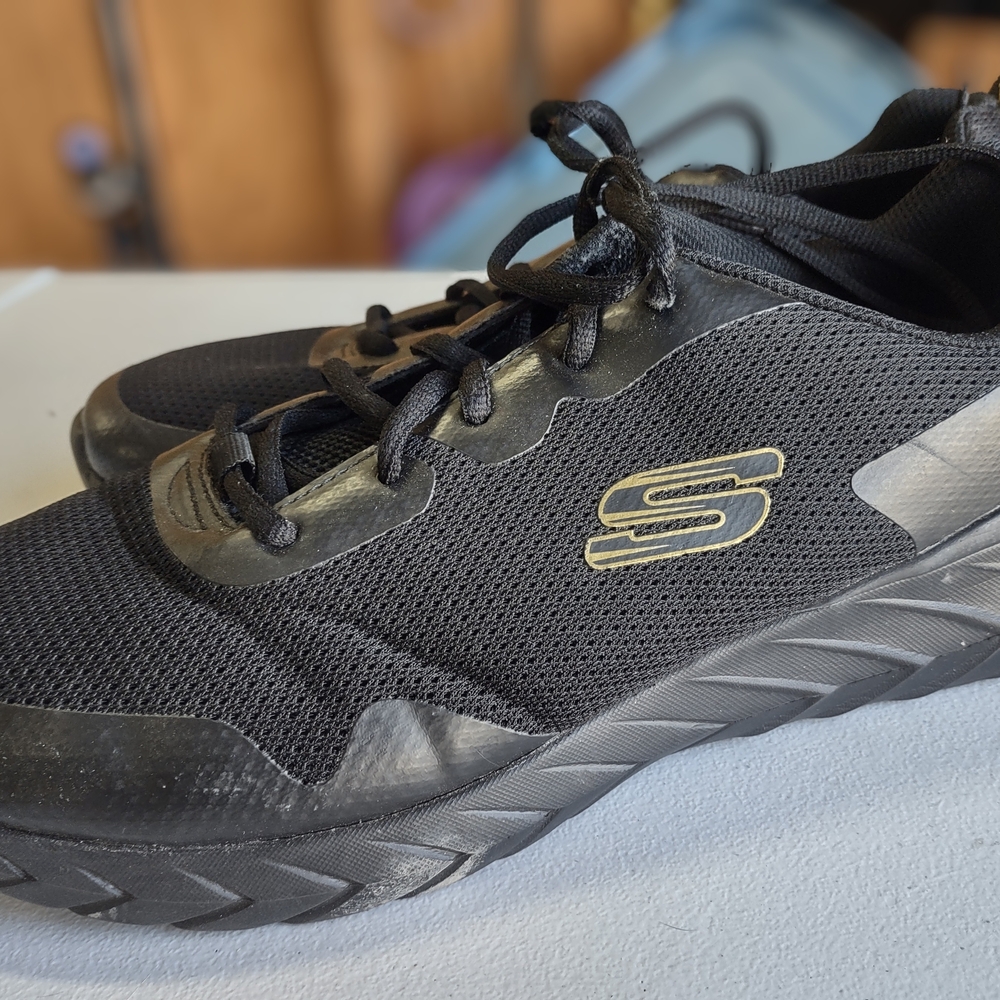 Skechers Mens Overhaul 2.0 Black Athletic Sneakers Memory Foam Wide Fit Size 10